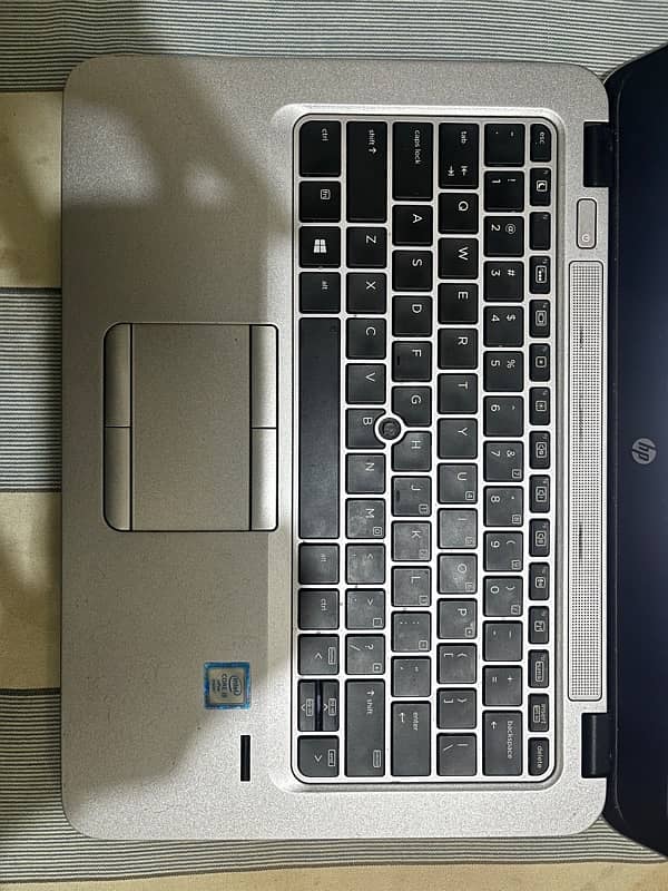 HP EliteBook 820 G3 3