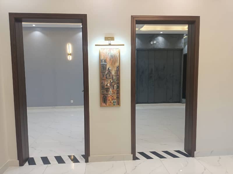 10 Marla Like Brand New Luxury House For Rent In Bahria Town Lahore. 1