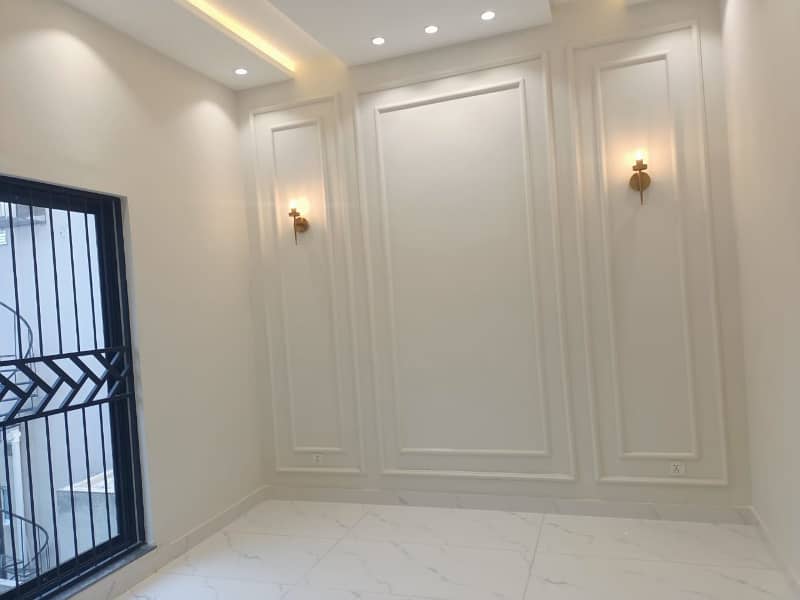 10 Marla Like Brand New Luxury House For Rent In Bahria Town Lahore. 9