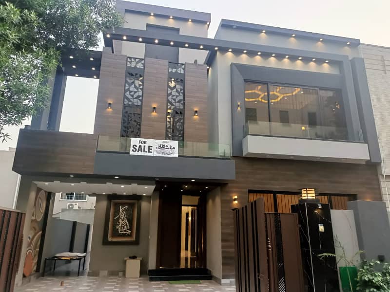 10 Marla Like Brand New Luxury House For Rent In Bahria Town Lahore. 10