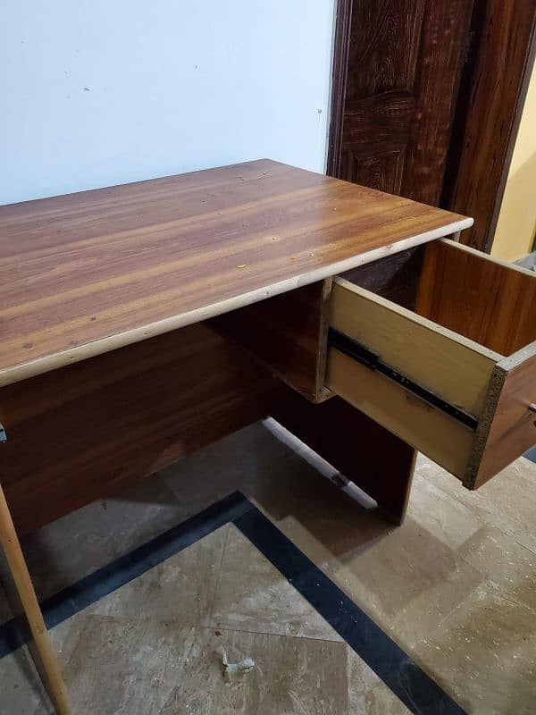 computer Table, For sale. with one drawer. 3