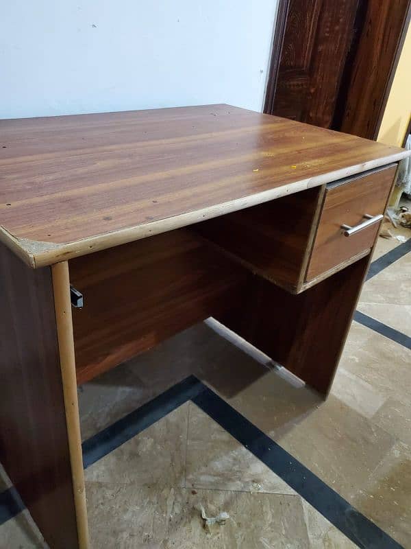 computer Table, For sale. with one drawer. 4