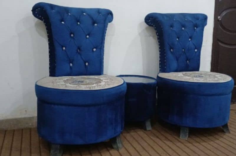 room chairs with table 0