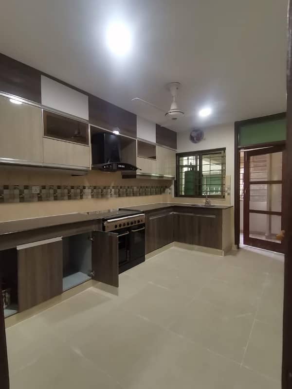 10 Marla 3 Bedroom Apartment Available For Rent In Askari 10 Sector-F Lahore Cantt 8