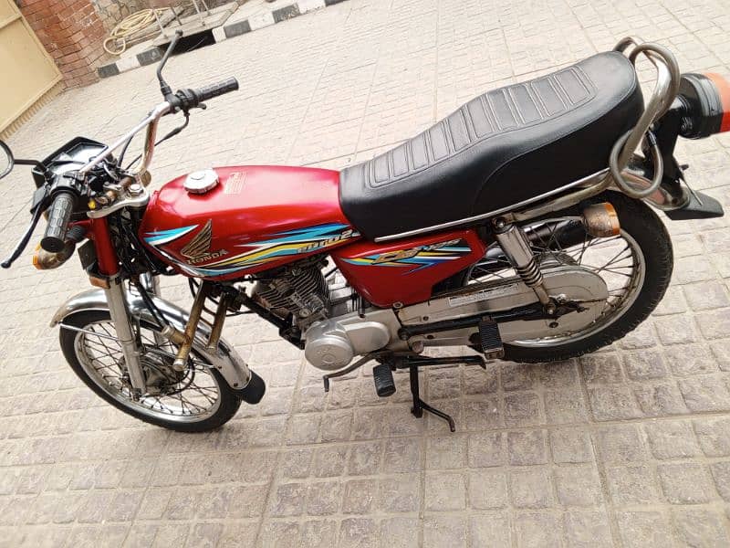 Honda 125 & United Motorcycle CD 70 11