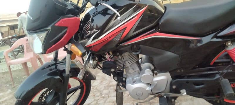 Motor Bike Honda CG-125F Lush Condition. Selfstart  2020Model Like New 5