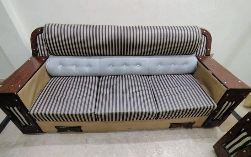 3+1+1 Sofa Set / Polyester+ Wood Work / Silver + Black 0