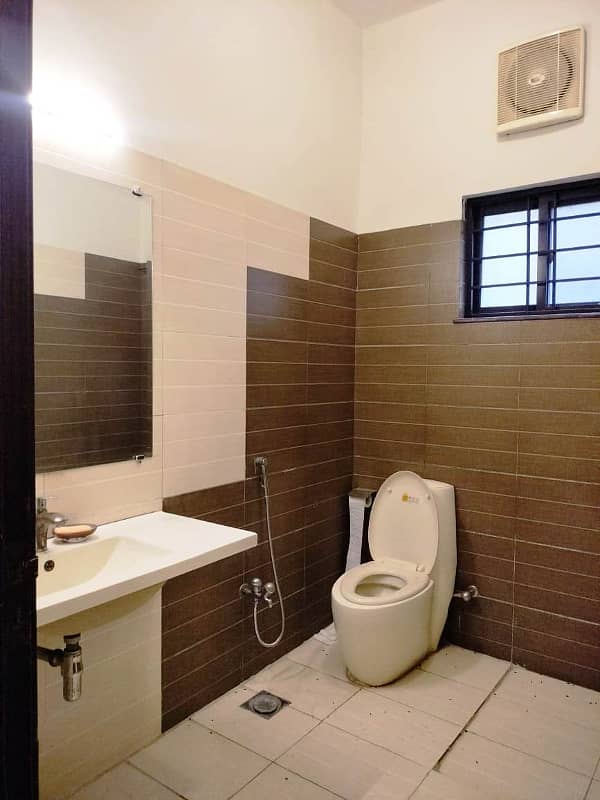 10 Marla 3 Bedrooms Apartment Available For Sale In Sector D Askari 11 Lahore 18