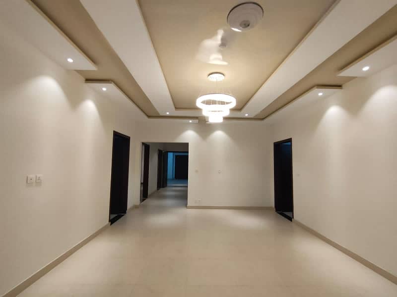 10-Marla 03-Bed Luxury Brand New Flat Available For Sale In Askari-01 Lahore Cantt. 4