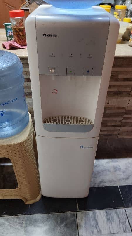 Gree Water Dispenser with Mini Fridge 0