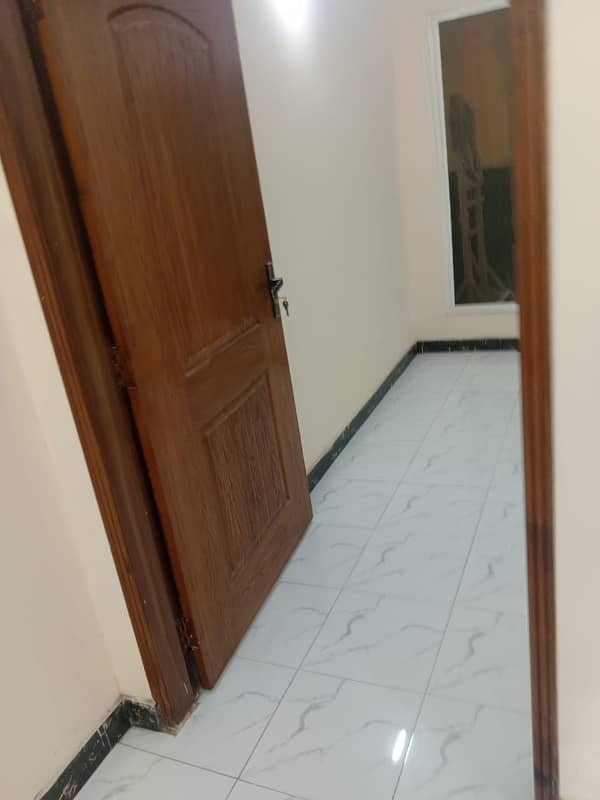 3 marla upper portion available for rent for bachelors and Family near UCP and Shokat khanum 5