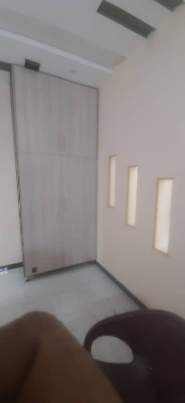 3 marla upper portion available for rent for bachelors and Family near UCP and Shokat khanum 7