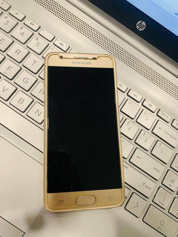 Samsung J5 Prime in mint Condition, 13 MP+5MP cam 2 GB+16 GB, 1.4 GHZ 0