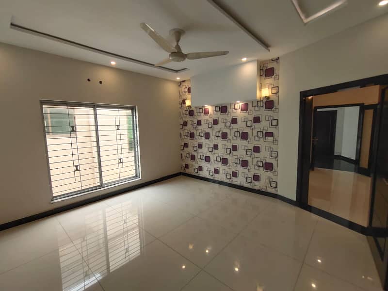 10 Marla House For Rent In Bahria Town Lahore 8