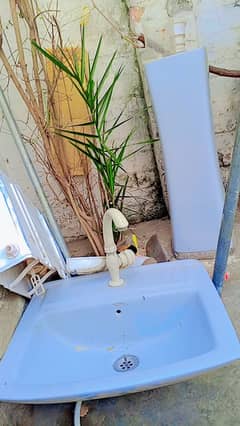 Washbasin for sale like new some time use 03325663459