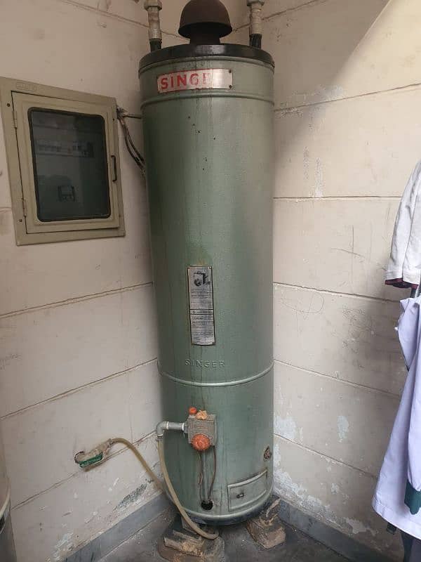 Perfectly Working Singer 35 Gallon Geyser 1