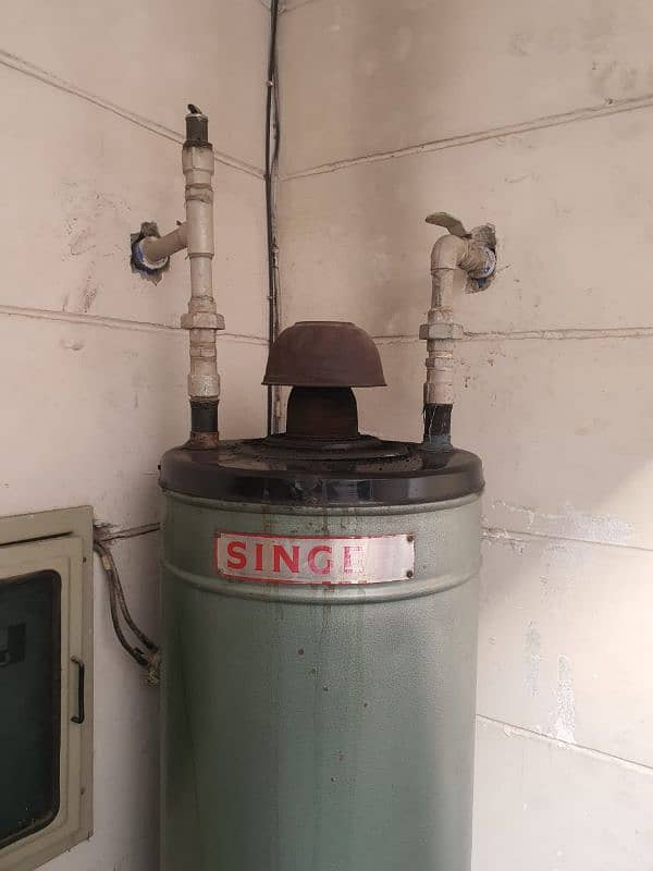 Perfectly Working Singer 35 Gallon Geyser 3