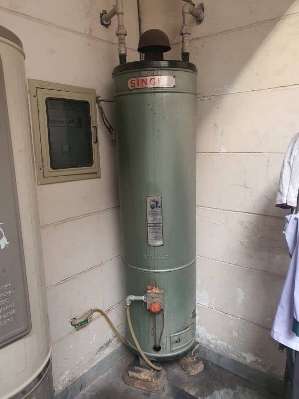 Perfectly Working Singer 35 Gallon Geyser 4