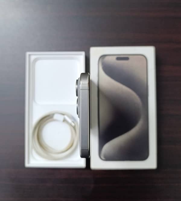 iPhone 15 Pro Max 256 GB with original box and original cable 3