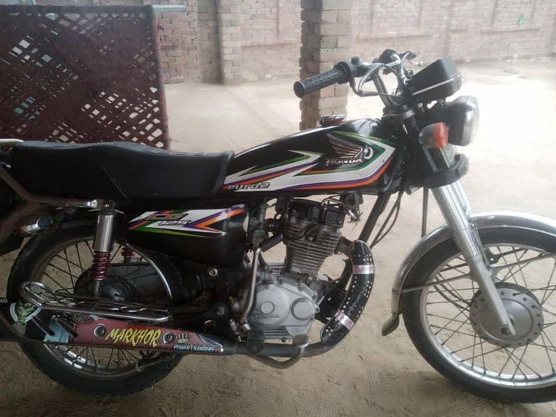 2017 model, no defects, came from Lahore, need money 6