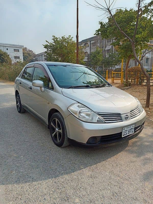 Nissan Tiida 2007 1