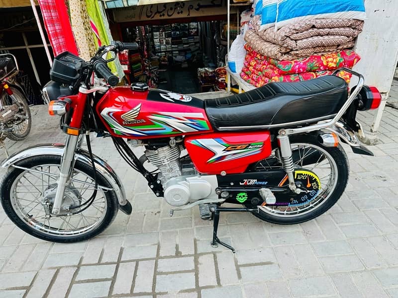 Honda 125 23 model near bilal hospital Affandi colony sadiqabad Rwp 1