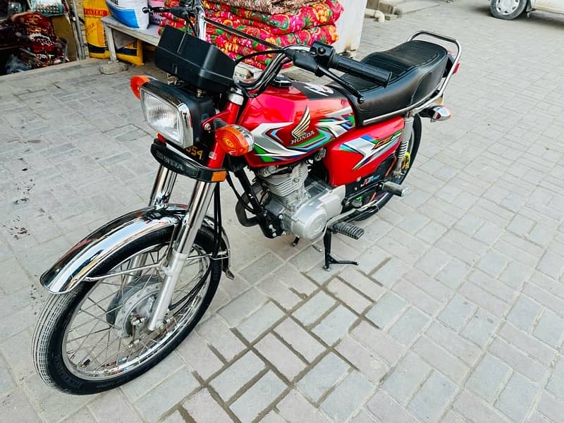 Honda 125 23 model near bilal hospital Affandi colony sadiqabad Rwp 2