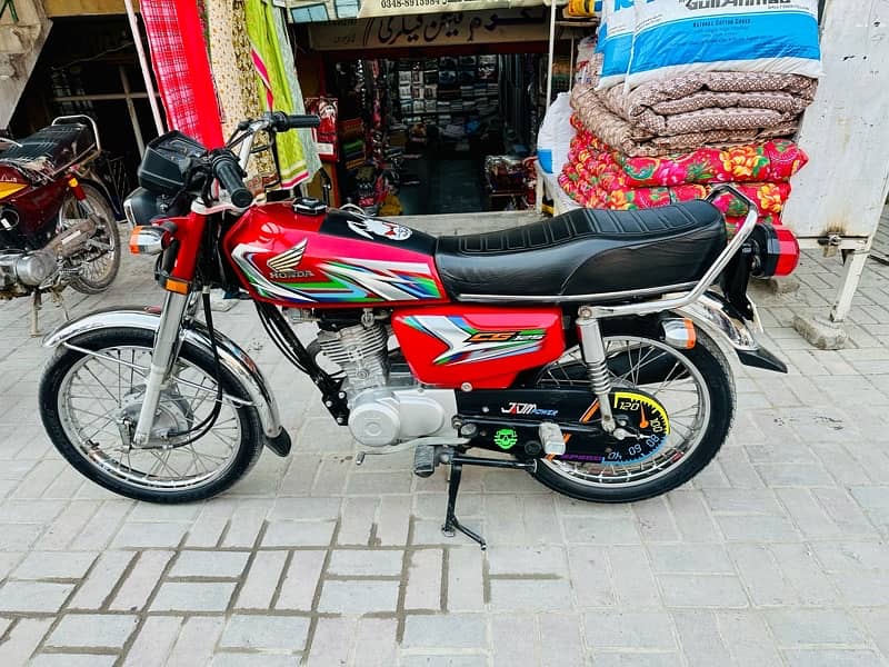 Honda 125 23 model near bilal hospital Affandi colony sadiqabad Rwp 3