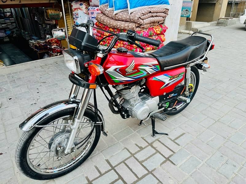 Honda 125 23 model near bilal hospital Affandi colony sadiqabad Rwp 4