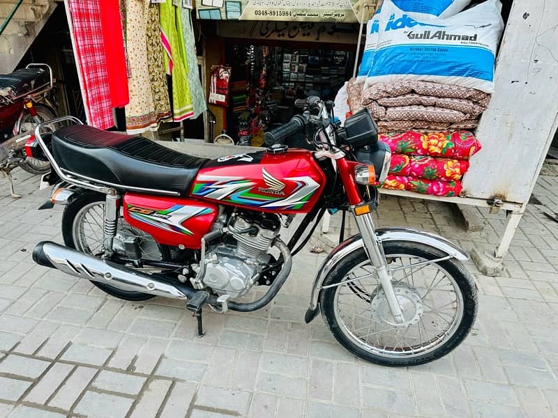 Honda 125 23 model near bilal hospital Affandi colony sadiqabad Rwp 6