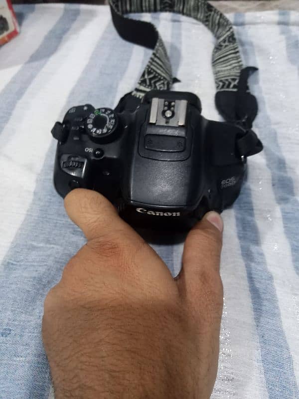 I want to sale my camera canon 700d with box and All accessories 5