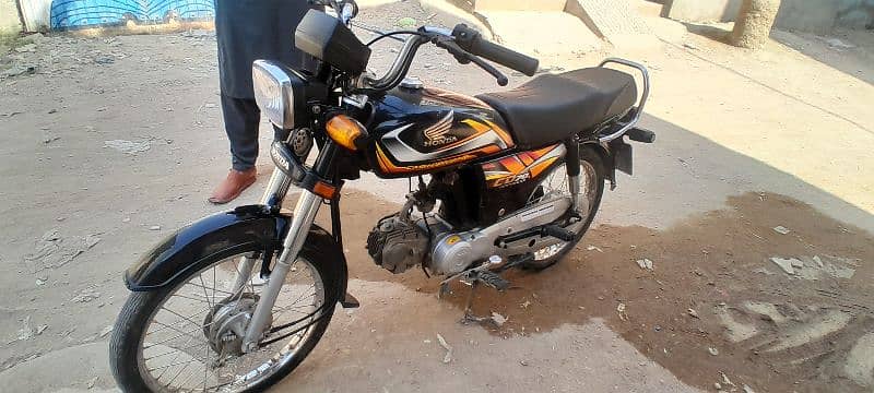 HONDA CD70 2022 3