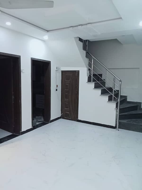 10 Marla corner house for rent in bahria orchard lower portion 6