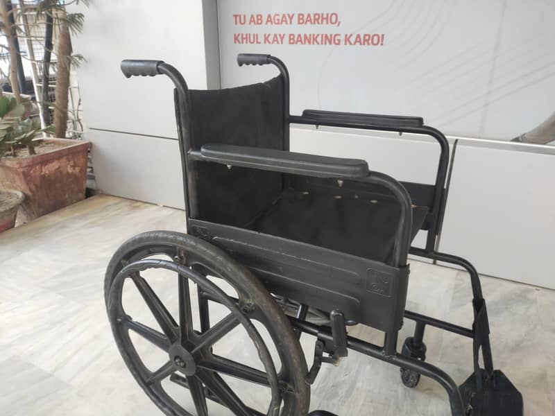 Black wheel chair 5000  FINAL PRICE 1