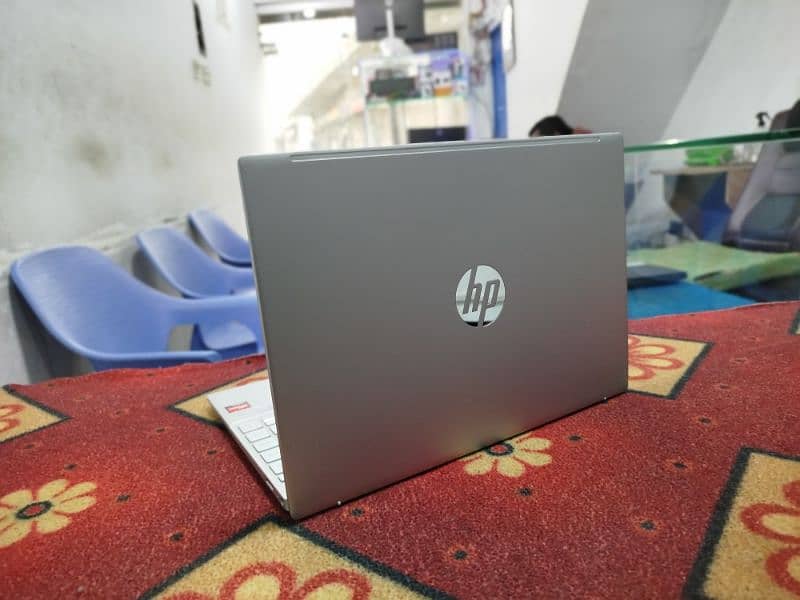 HP pavilion aero 1