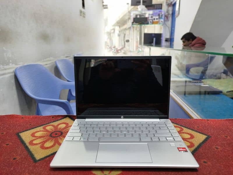 HP pavilion aero 2