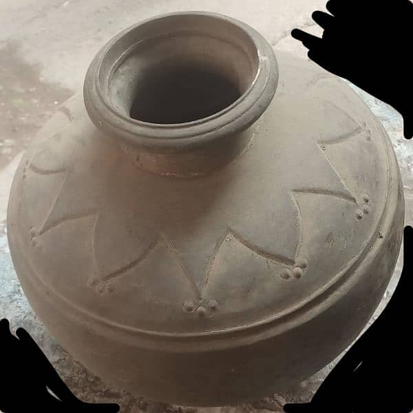 Antique pot and other items 0