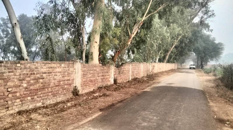 5 KANAL PRIVATE PLOT FOR FARMHOUSE AVAILABLE NEAR NAWAZ SHARIF HOUSE 0