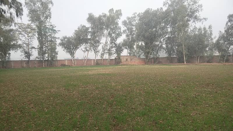 5 KANAL PRIVATE PLOT FOR FARMHOUSE AVAILABLE NEAR NAWAZ SHARIF HOUSE 5