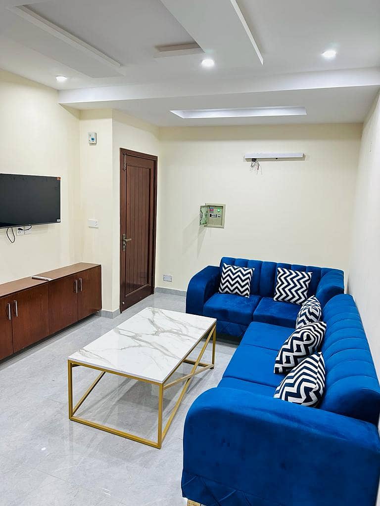 One bed luxury apartment for short stay like(3to4)hours in bahria town 3