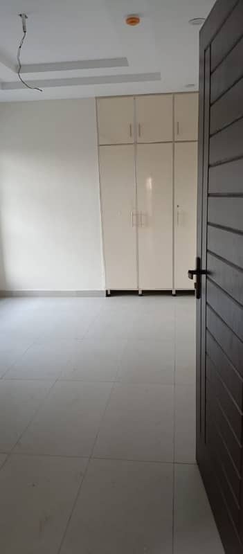 Brand New Commercial Building Avaibale For Rent Near By Shoukat Khnum Hospital. 22