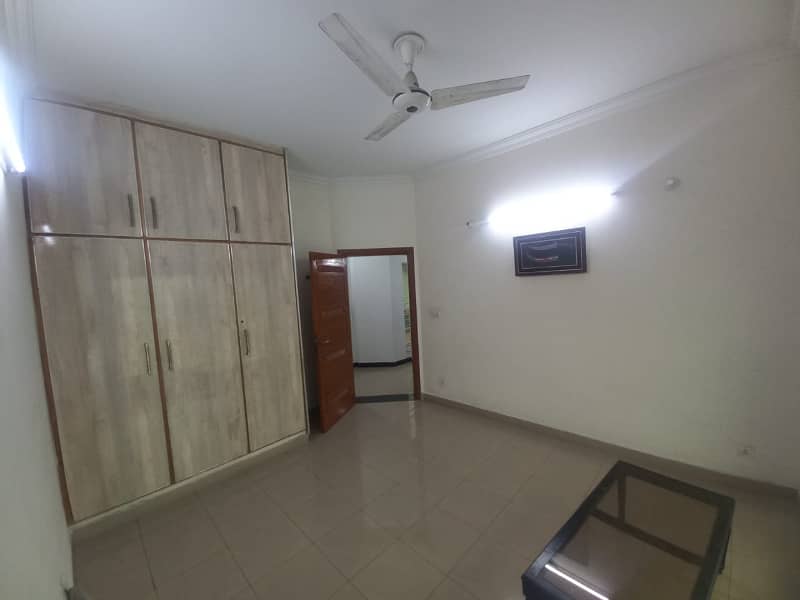 10 Marla upper portion lawyer portion lock for rent available in DHA rahbar 11 sector 1 defence road Lahore bijli Pani gas available 6