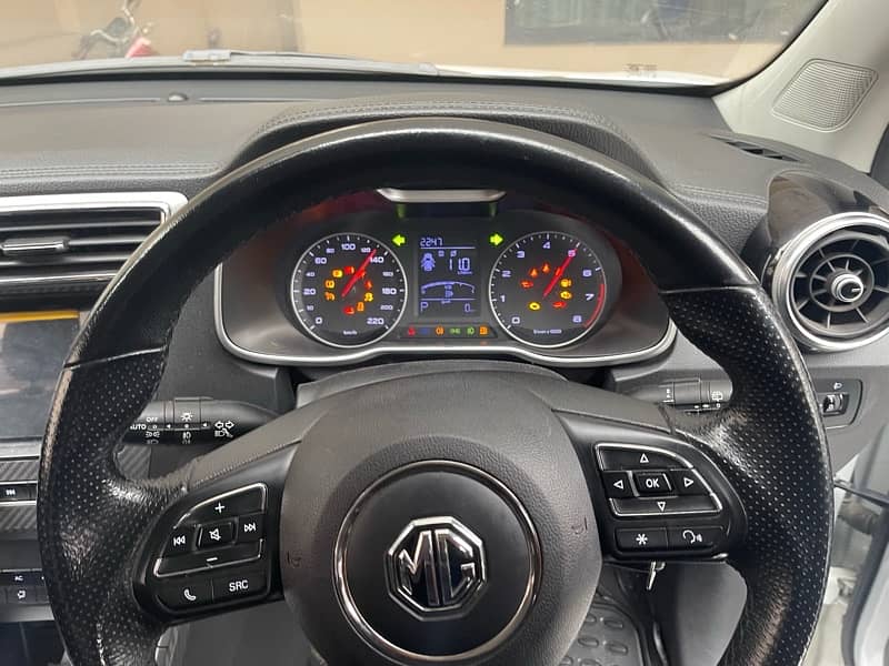 MG ZS 2021 9