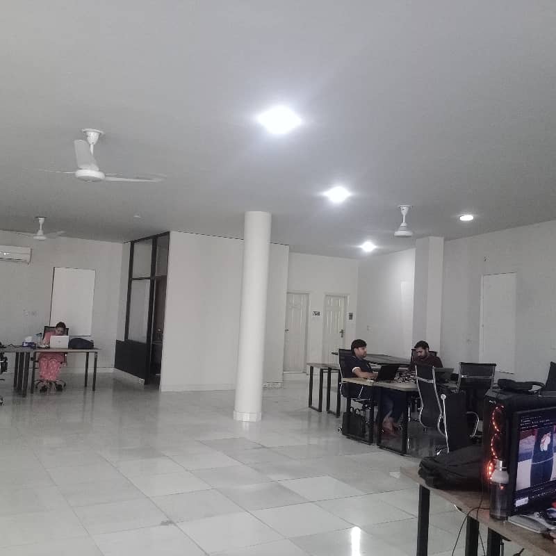 Commercial Semi Furnished Floor Available For Software House and Cooperate Office. 18