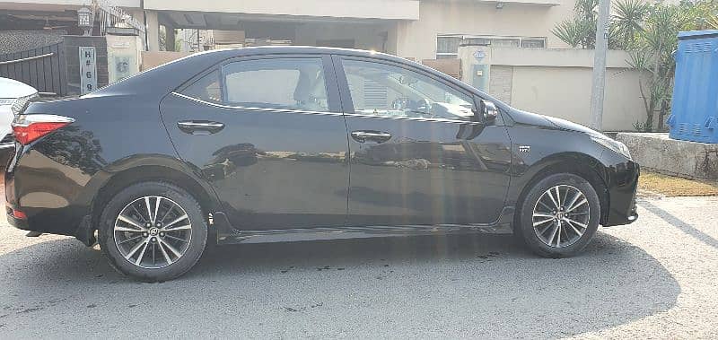 Toyota Altis Grande 2017 Facelift model  (All genuine Paint) 3