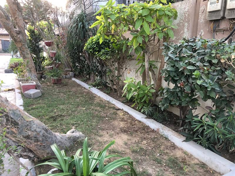 400 Square Yards House Available In Gulshan-E-Iqbal For Sale 1