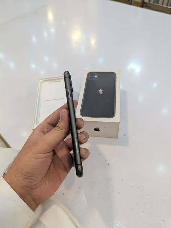 iPhone 11 64Gb PTA Approved 4