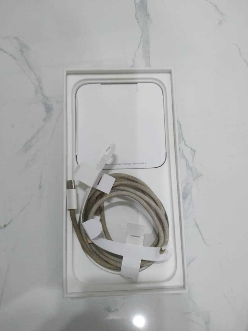 URGENT SELL  iPhone 15 Pro Max FACTORY UNLOCK,Canada import 3