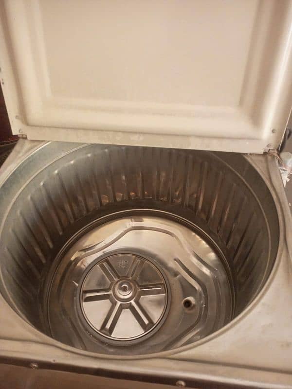 Good Condition Washing machine 0