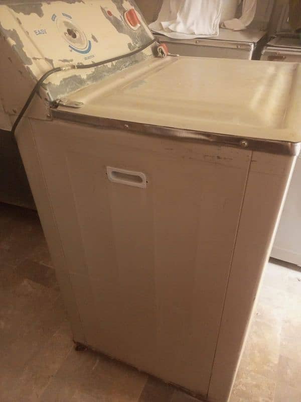 Good Condition Washing machine 2